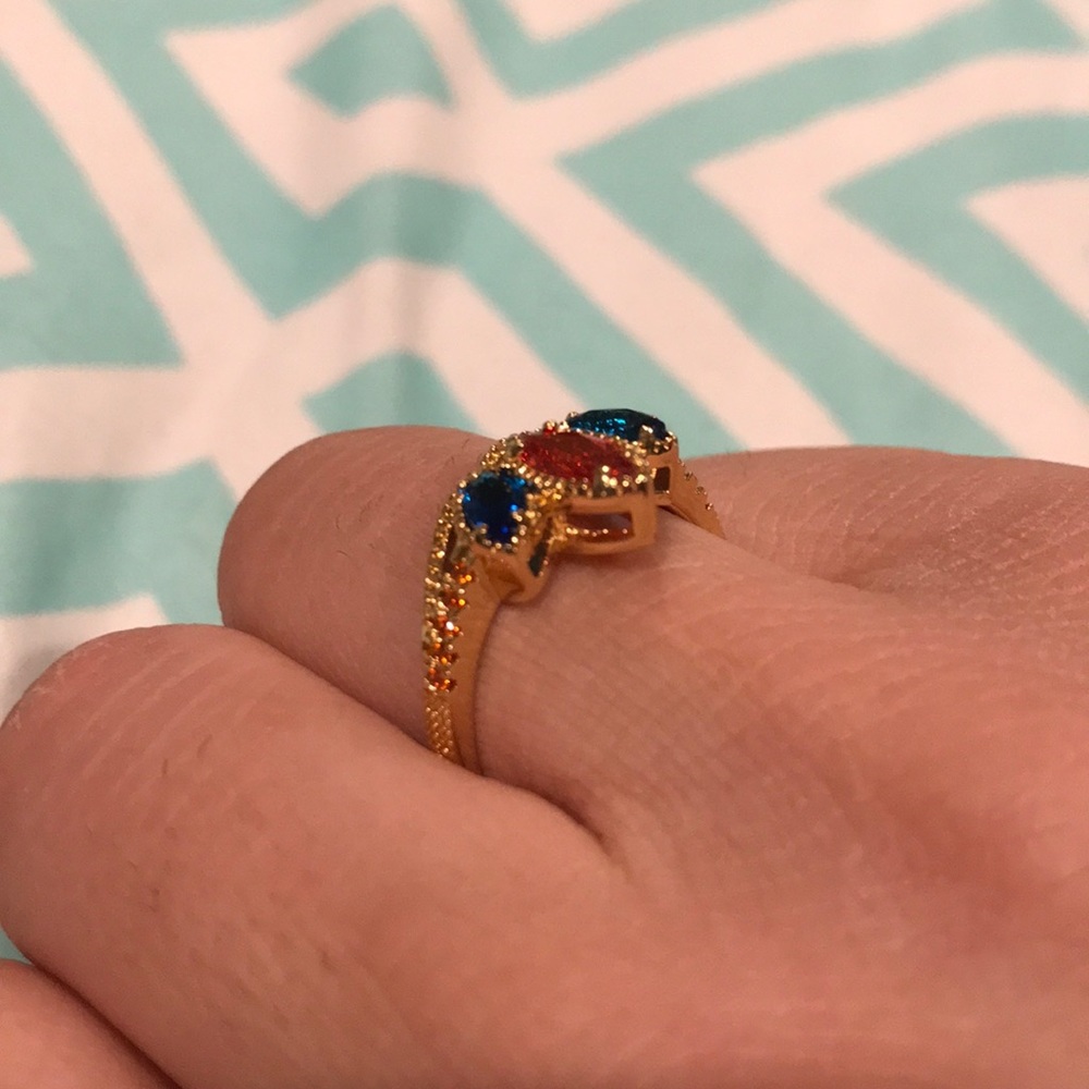 Size 7 Ring. - Picture 2 of 2